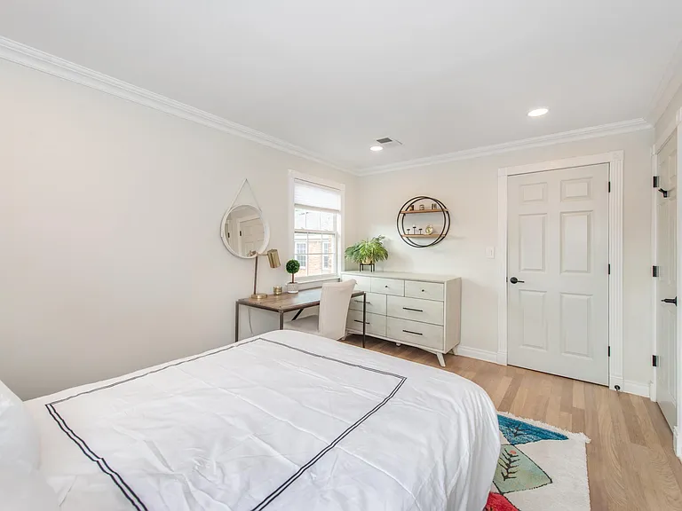 67-75 New England Ave #73G — Photo 9