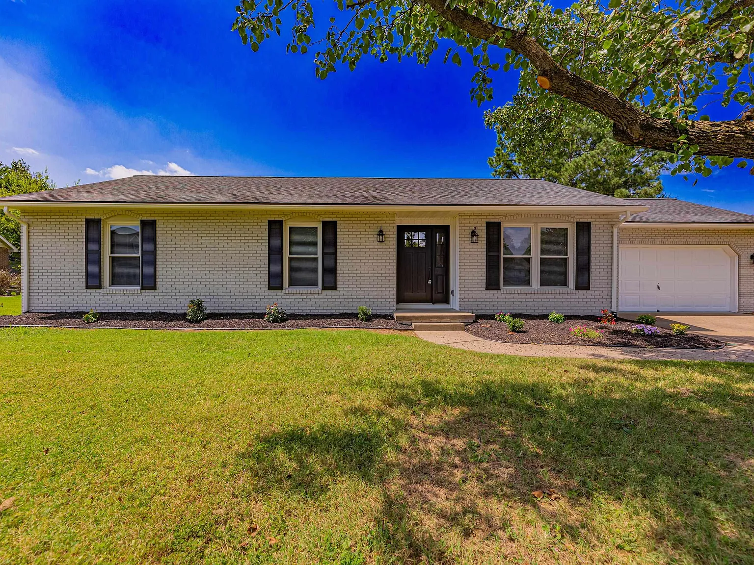 3 bed, 2.0 bath, $2,195 — Photo 3