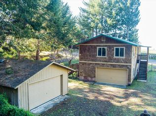 111 Beach Rd, Whitethorn, CA 95589