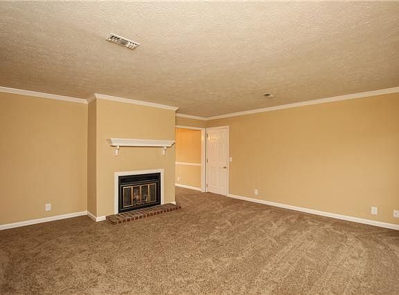 3rd image of 306 Lexington Dr
