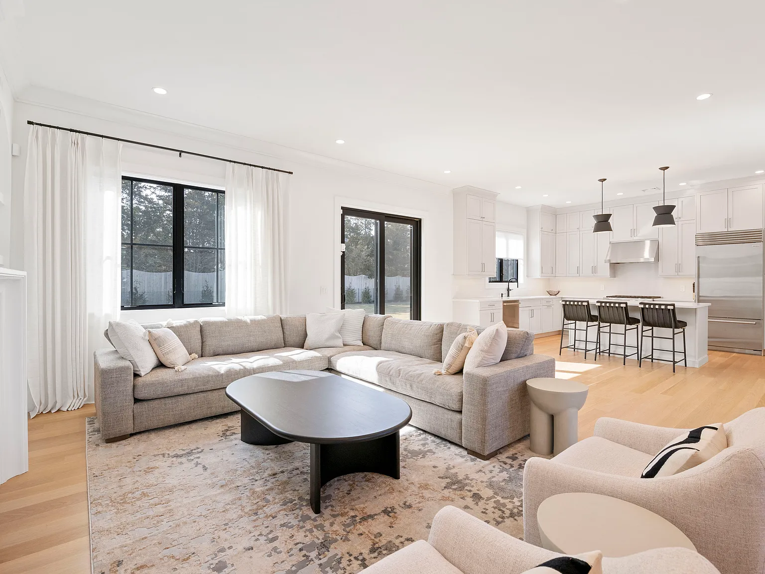 Brand New Custom Construction in Westhampton Beach — Photo 4