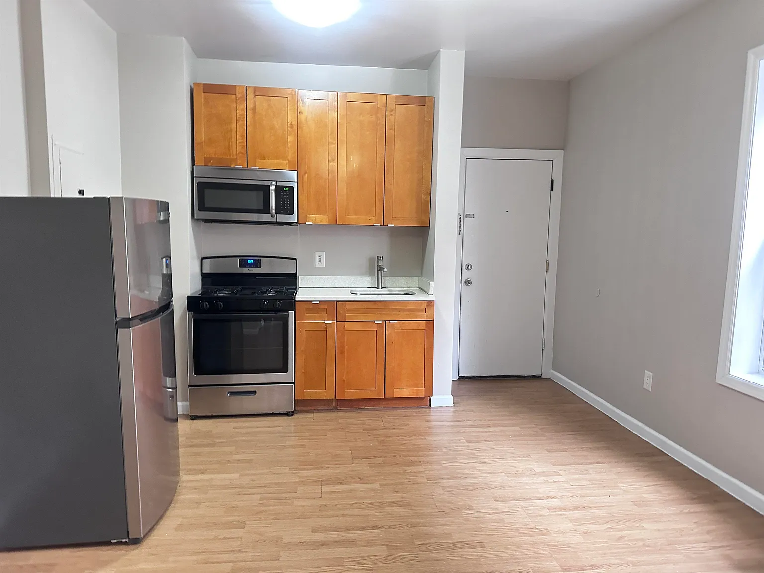 1 bed, 1.0 bath, $1,895 — Photo 3