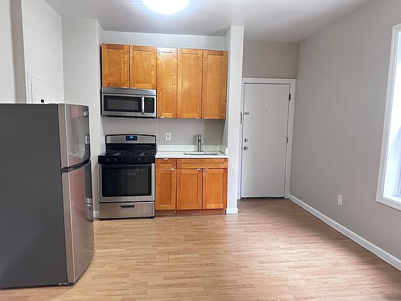 3rd image of 160 Vroom St APT 47