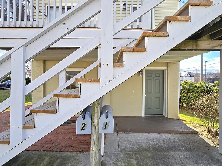 Hattie Ave — Photo 2