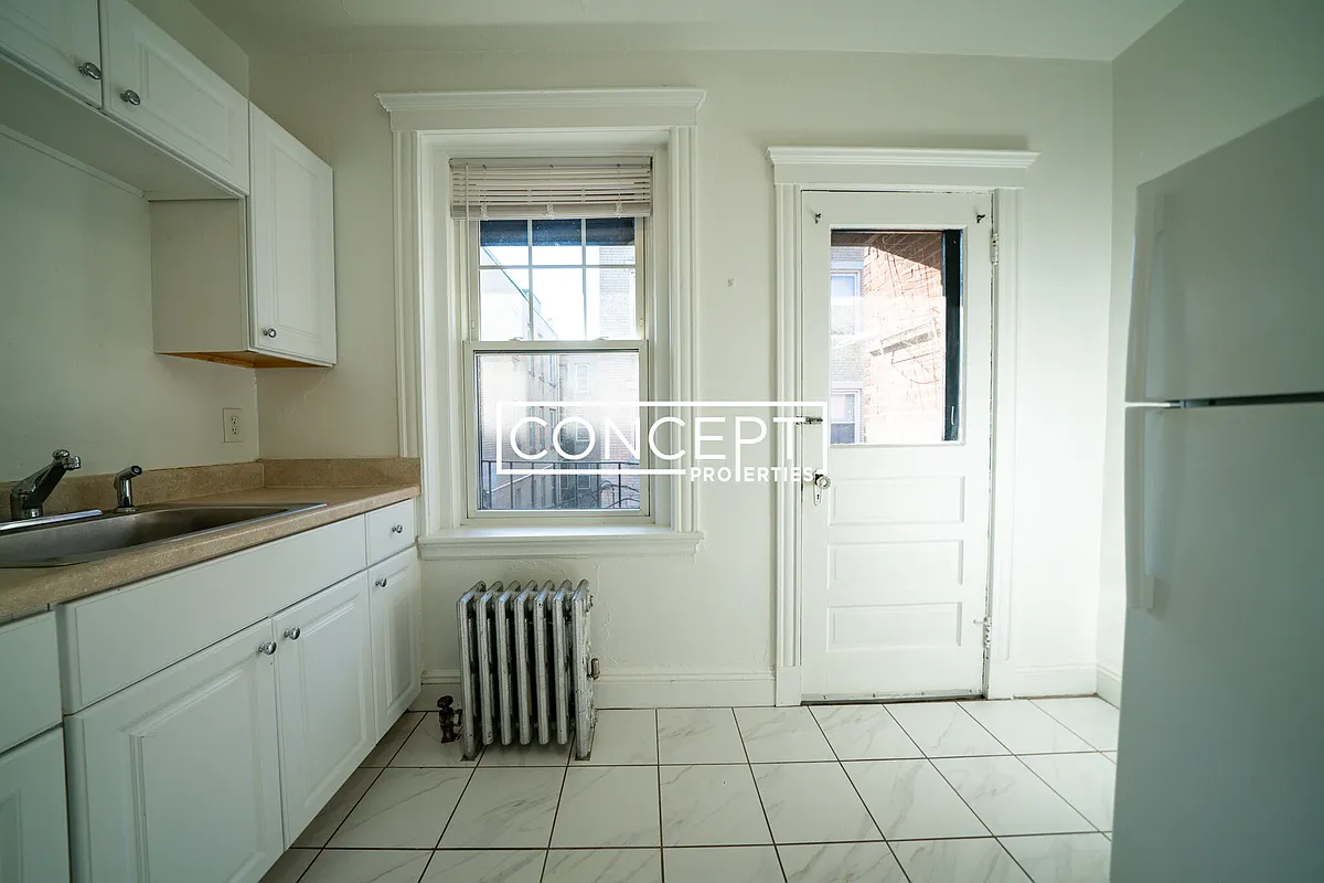 Building Photo - 56A Selkirk Rd #9
