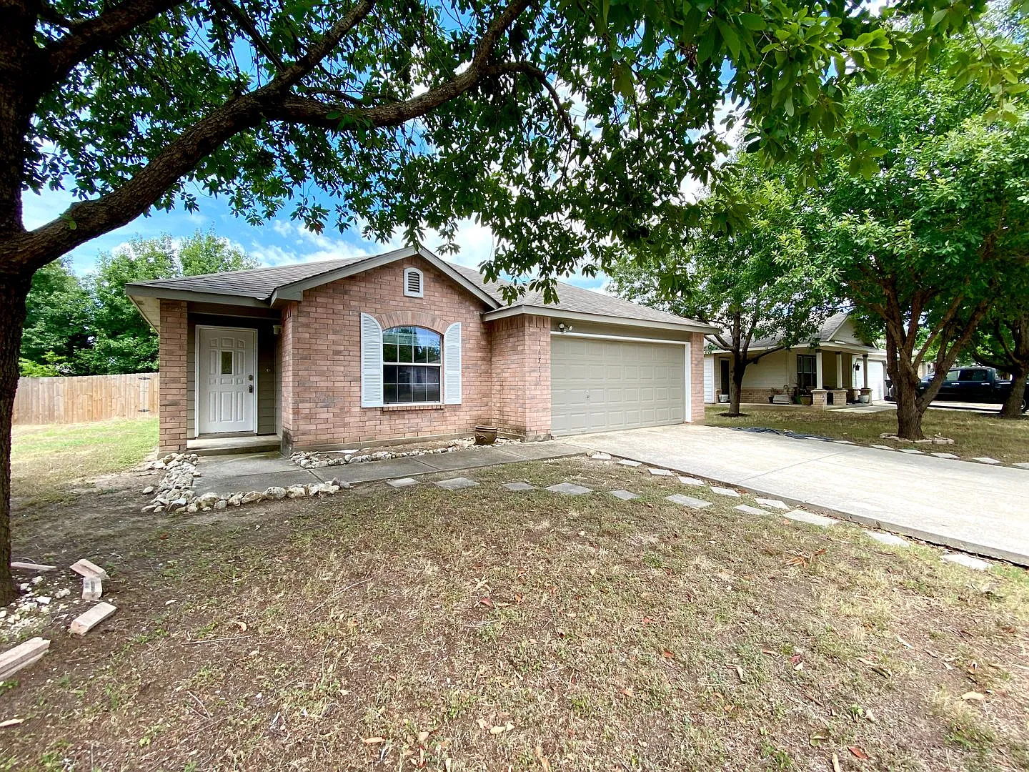 Welcome home to 16511 Caballo Valley! — Photo 2