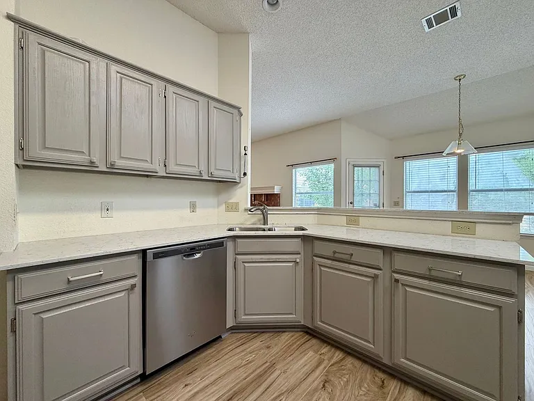 2200 Emmett Pkwy — Photo 10