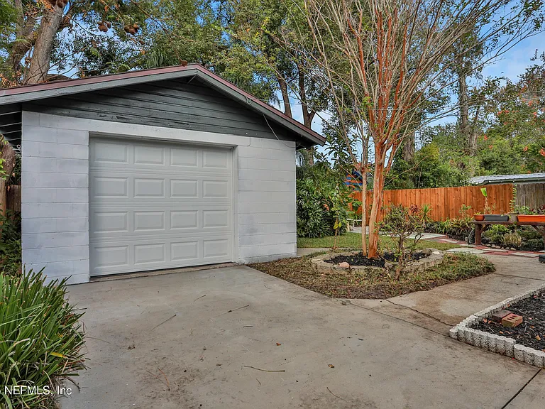4725 French St — Photo 41