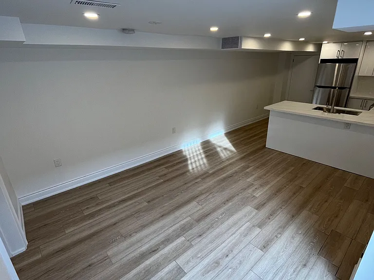 54 Riverdale Dr #LOWER — Photo 6