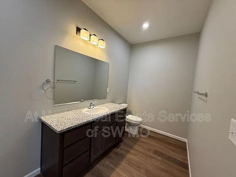 199 W Oaklawn St — Photo 11