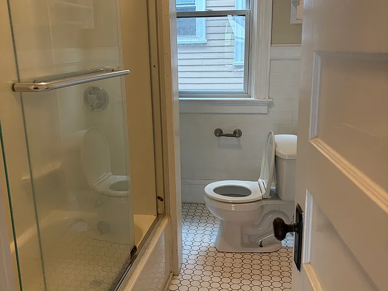 390 Lloyd Ave #1 — Photo 5