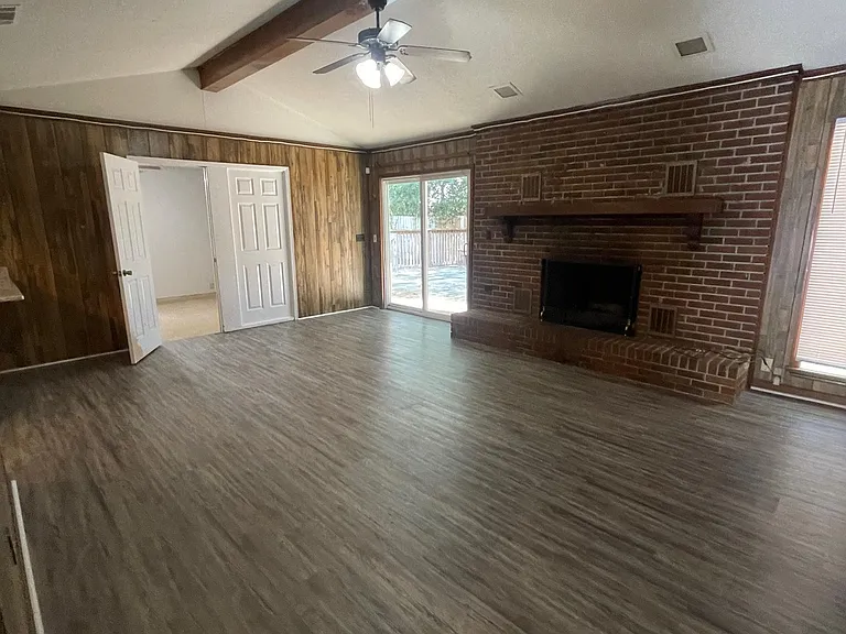 817 Robin Hood Trl — Photo 11