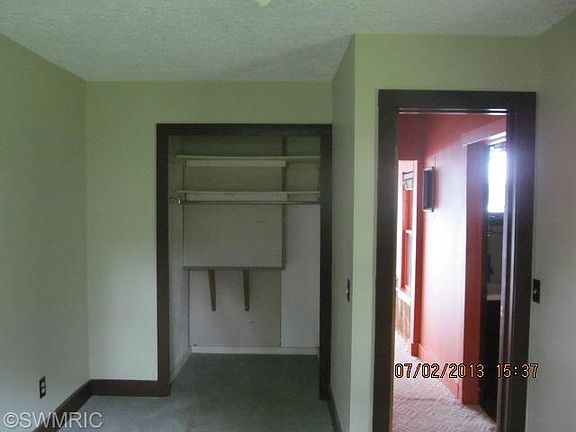5th image of 152 W Crooked Lake Dr