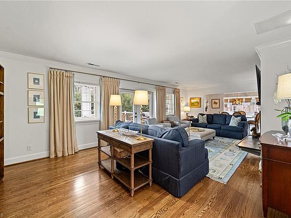 5th image of 1065 Englewood Dr