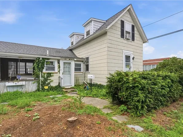 96 Silver Spring Ave E, Riverside, RI 02915