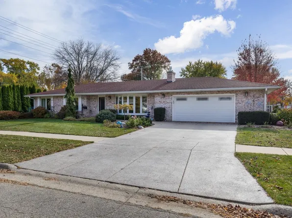 1904 Roxbury Rd, Janesville, WI 53545