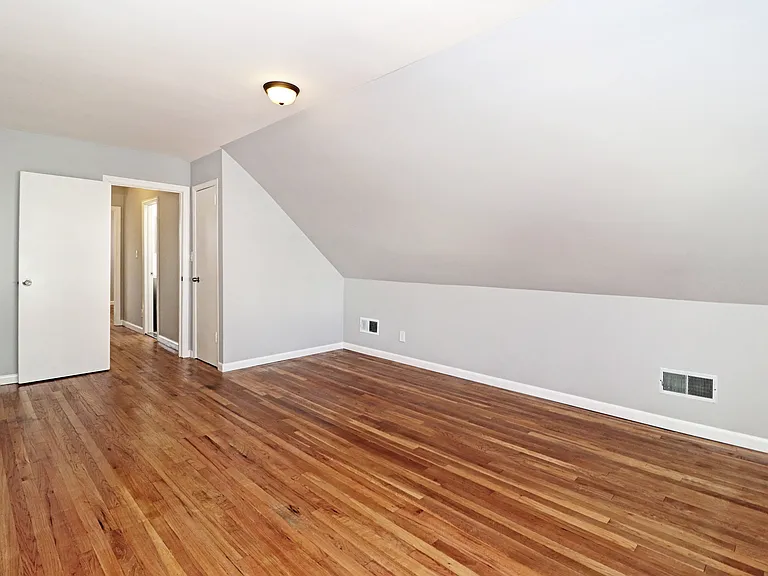 260 Shepard Ave — Photo 20