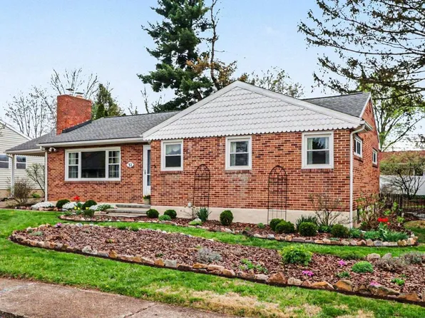 33 Center Dr, Camp Hill, PA 17011