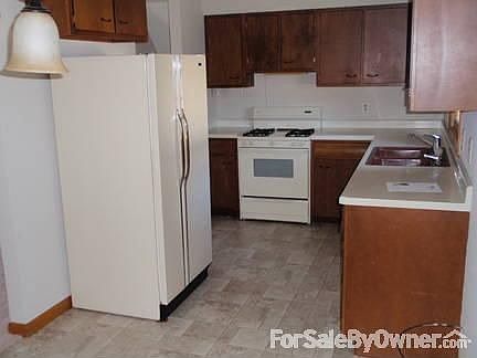 5th image of 606 W 12th St