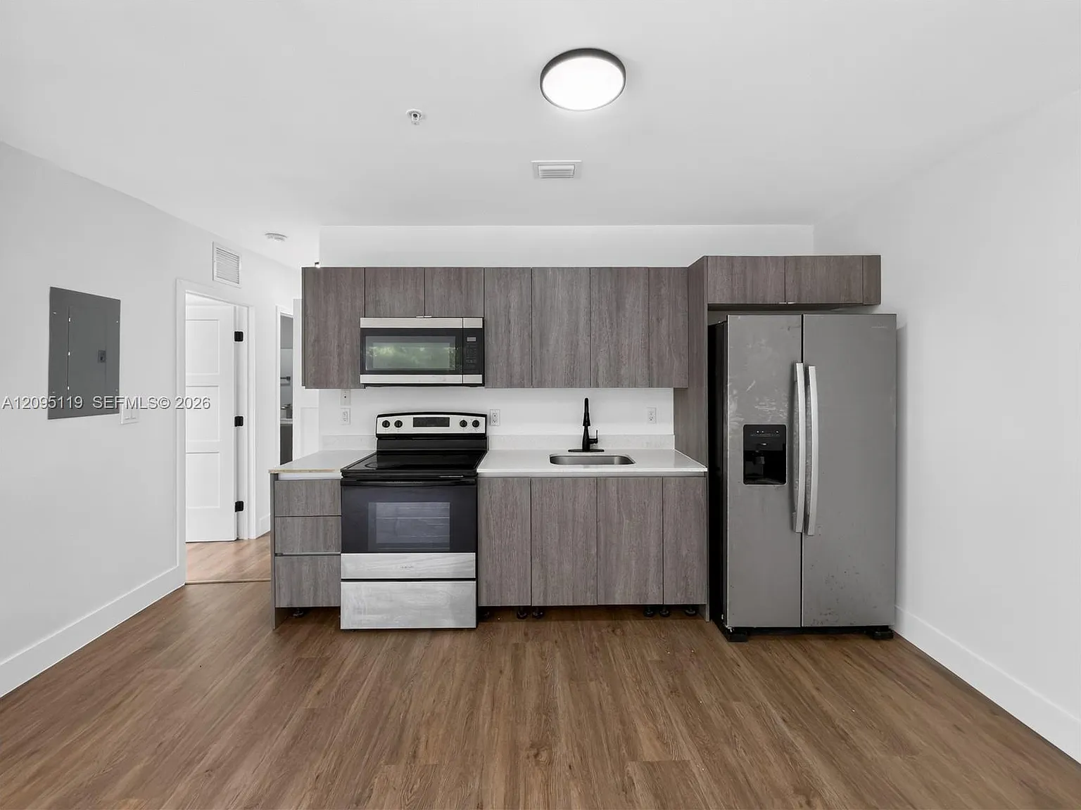 1021 NW 1st St — Photo 3