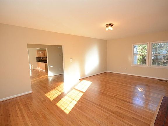 3rd image of 1210 Magnolia Ave
