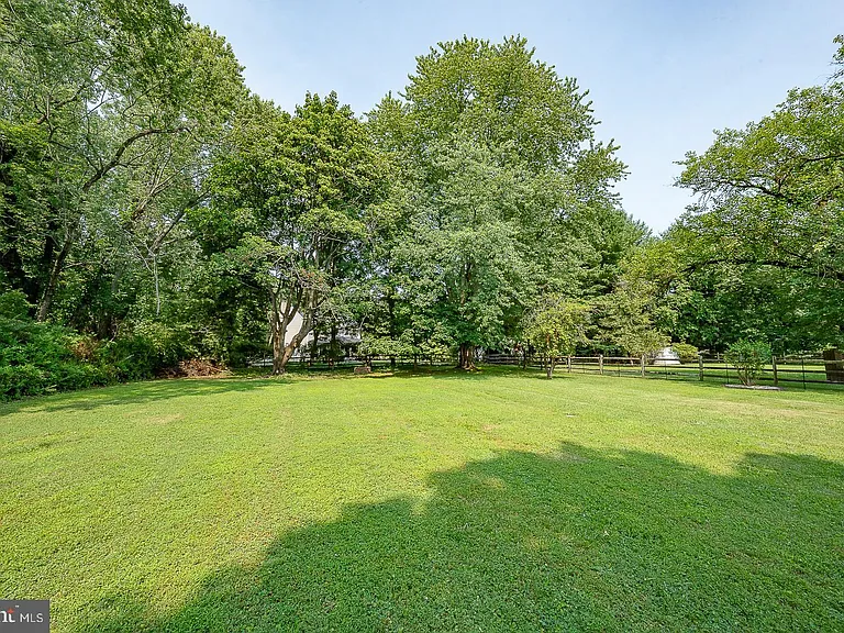 353 S Old Middletown Rd — Photo 45