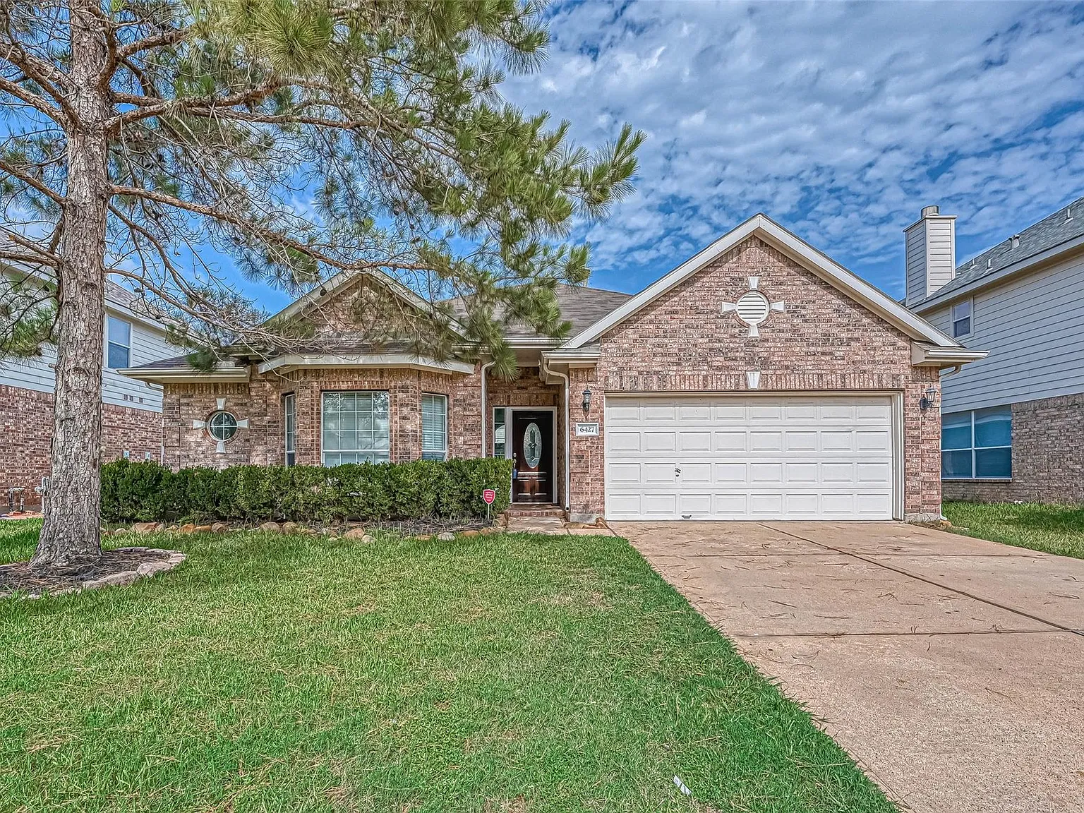 4 bed, 2.0 bath, 2164 sqft, $2,100 — Photo 1