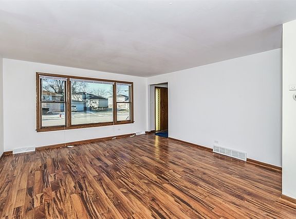 2nd image of 540 Thornwood Dr