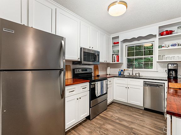 4th image of 2900 Beech Grove Dr