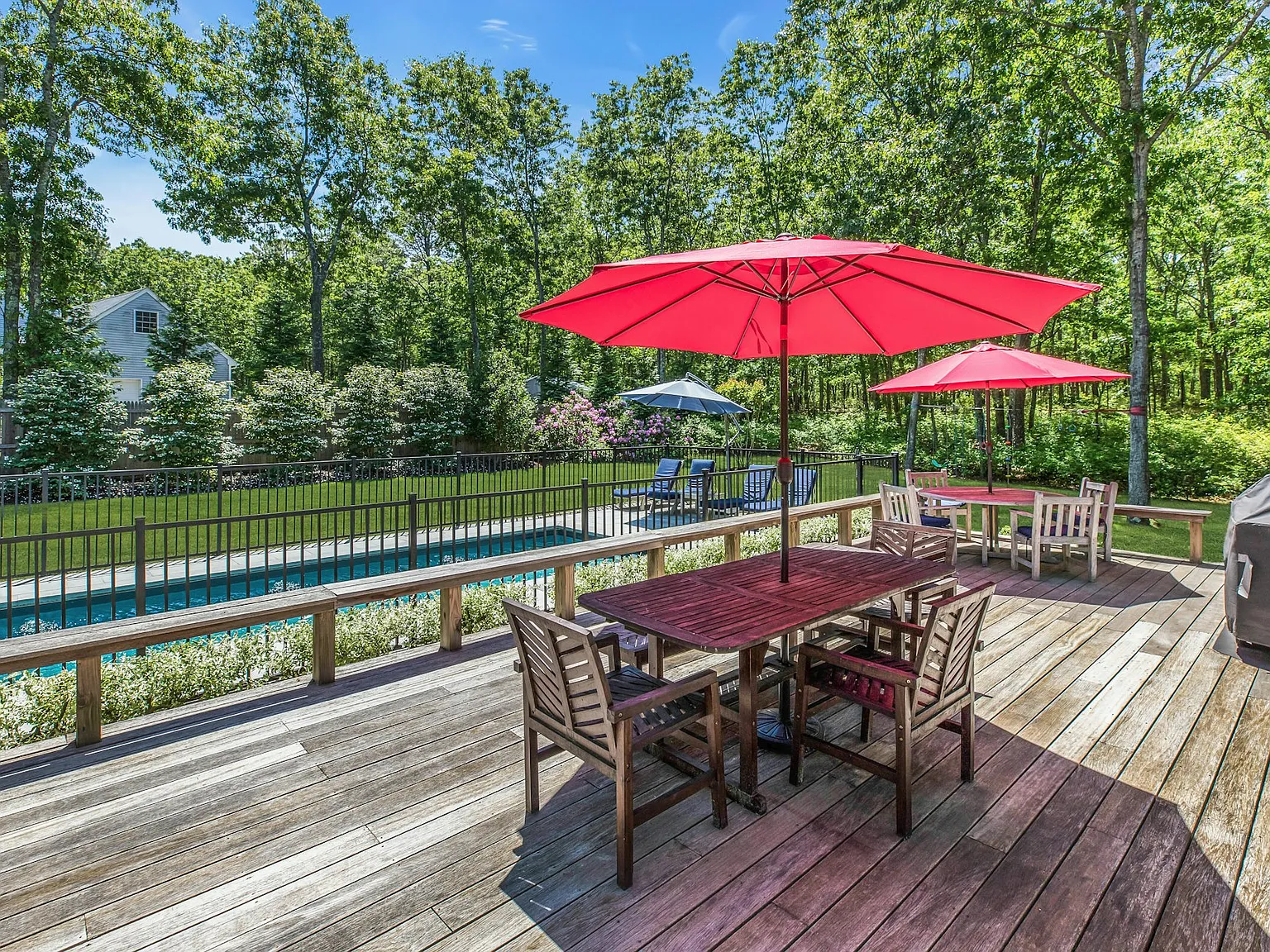 Beautiful Summer Retreat — Photo 2