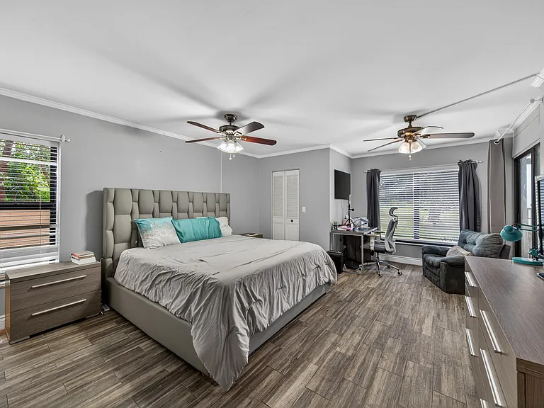 2200 S Cypress Bend Dr #101 — Photo 17