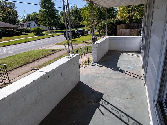 3rd image of 2511 Pleasant St