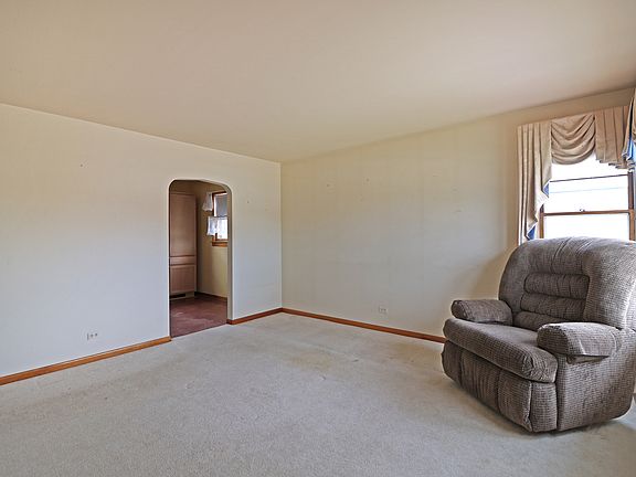4th image of 6027 Washington St