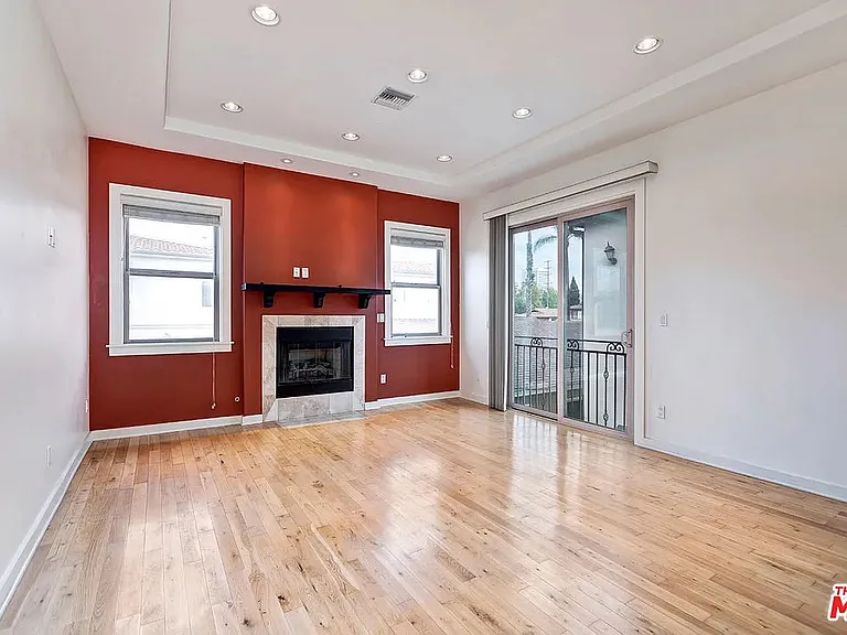 2027 Butler Ave — Photo 2