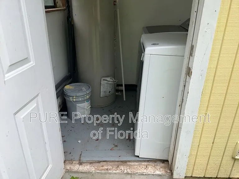 595 NW 100th St #B — Photo 30