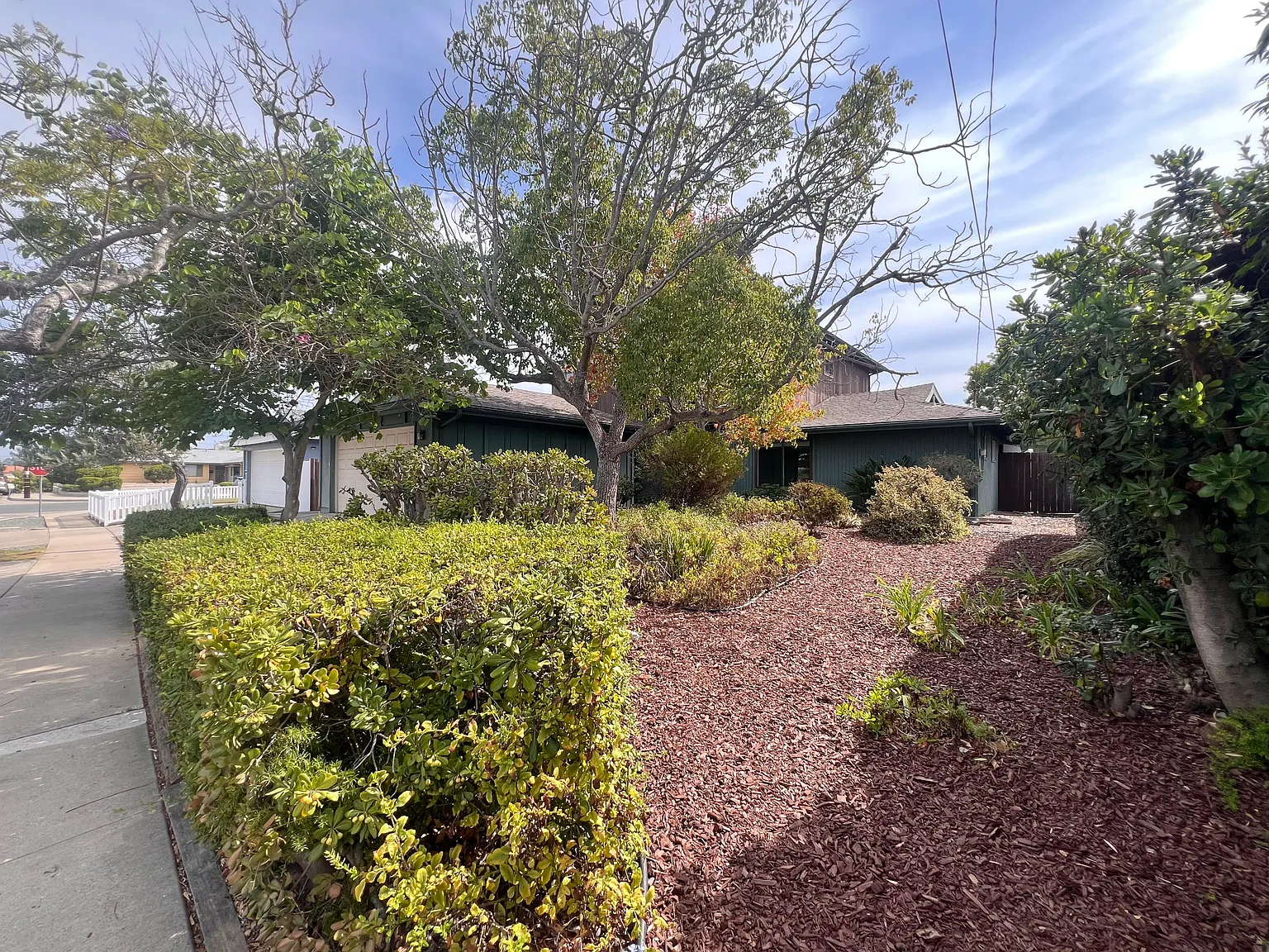 5 bed, 2100 sqft, $5,750 — Photo 2