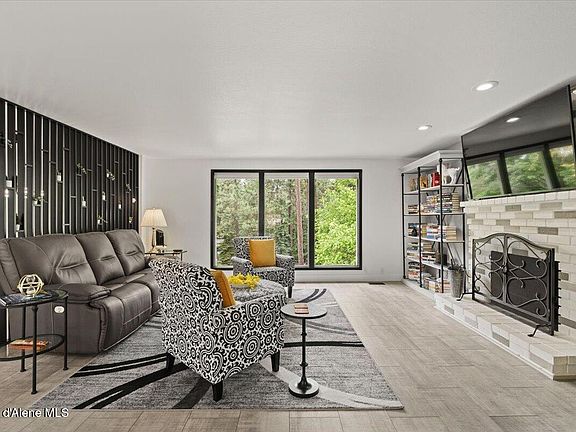 5th image of 2388 E Lookout Dr