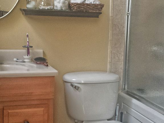 4th image of 2152 Gilbert Avenue #3