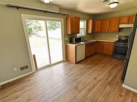 5th image of 9935 Belden Dr