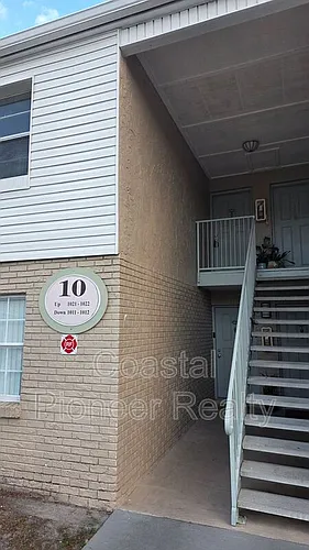 7210 N Manhattan Ave Photo 1