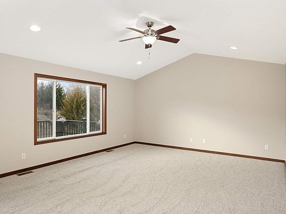 4th image of 308 Brady St