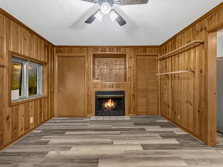 1301 Mercury Dr — Photo 25
