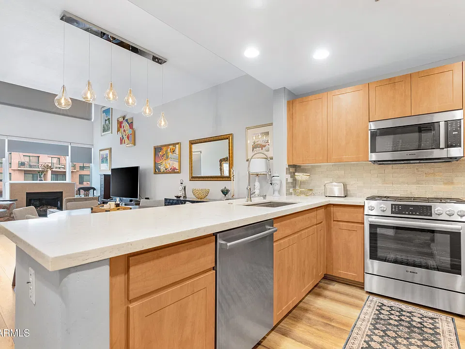 16 W Encanto Blvd #609