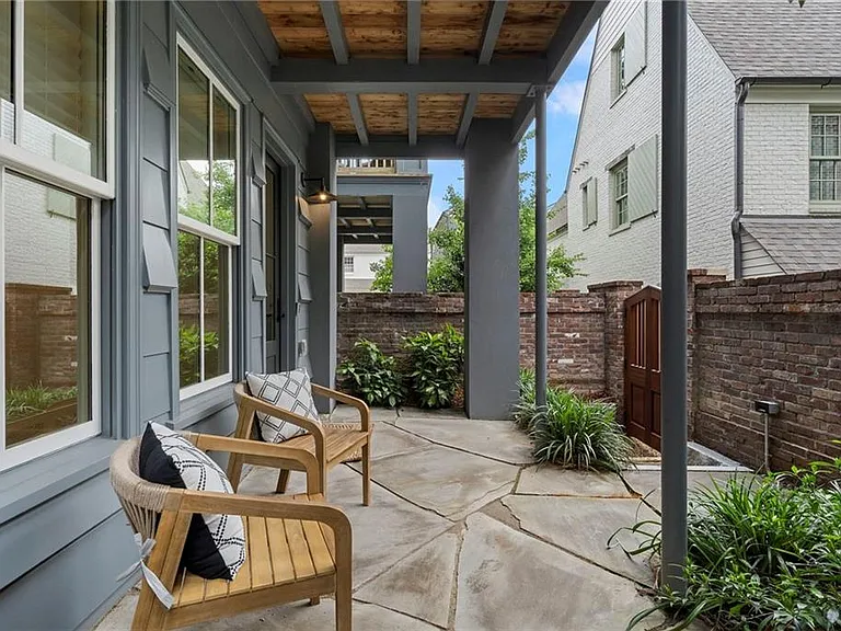 2711 Southwell St NE — Photo 5