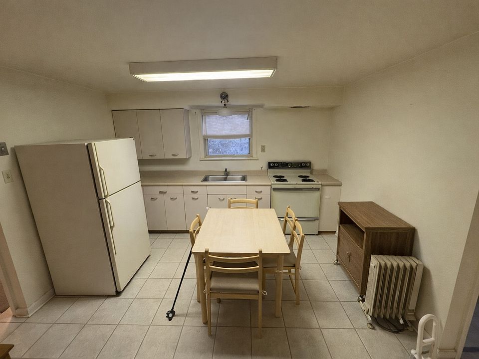1st image of 656 Dewey Ave #2