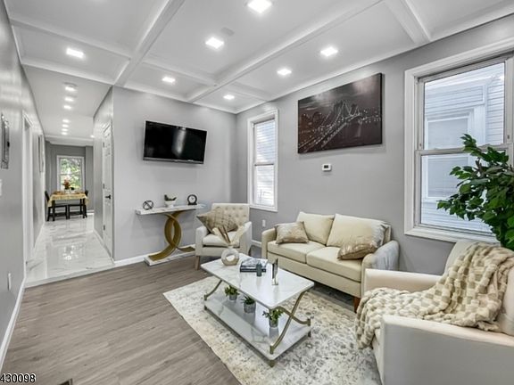 5th image of 39 Brookdale Ave