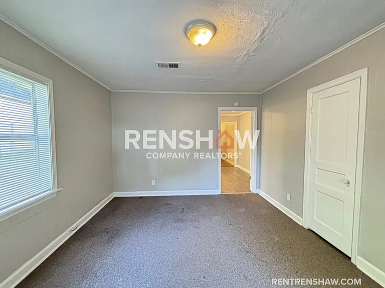 502 E Dison Ave — Photo 3