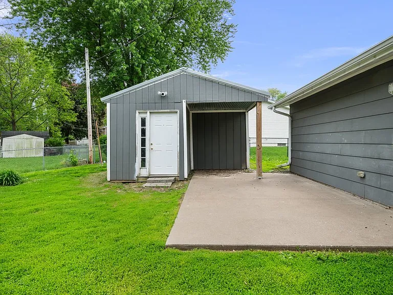 3129 Windsor Dr — Photo 30