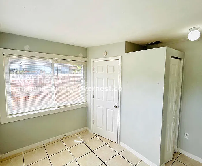 3019 W Meadow St — Photo 15