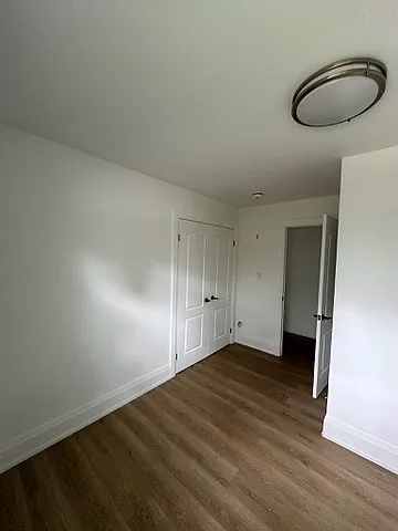 2294 Lake Shore Boulevard West — Photo 3